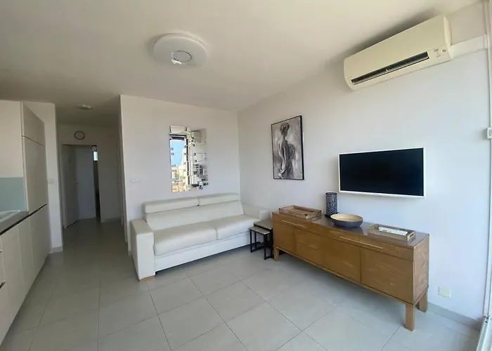 408, Héliopolis K Au Village Naturiste * Agde